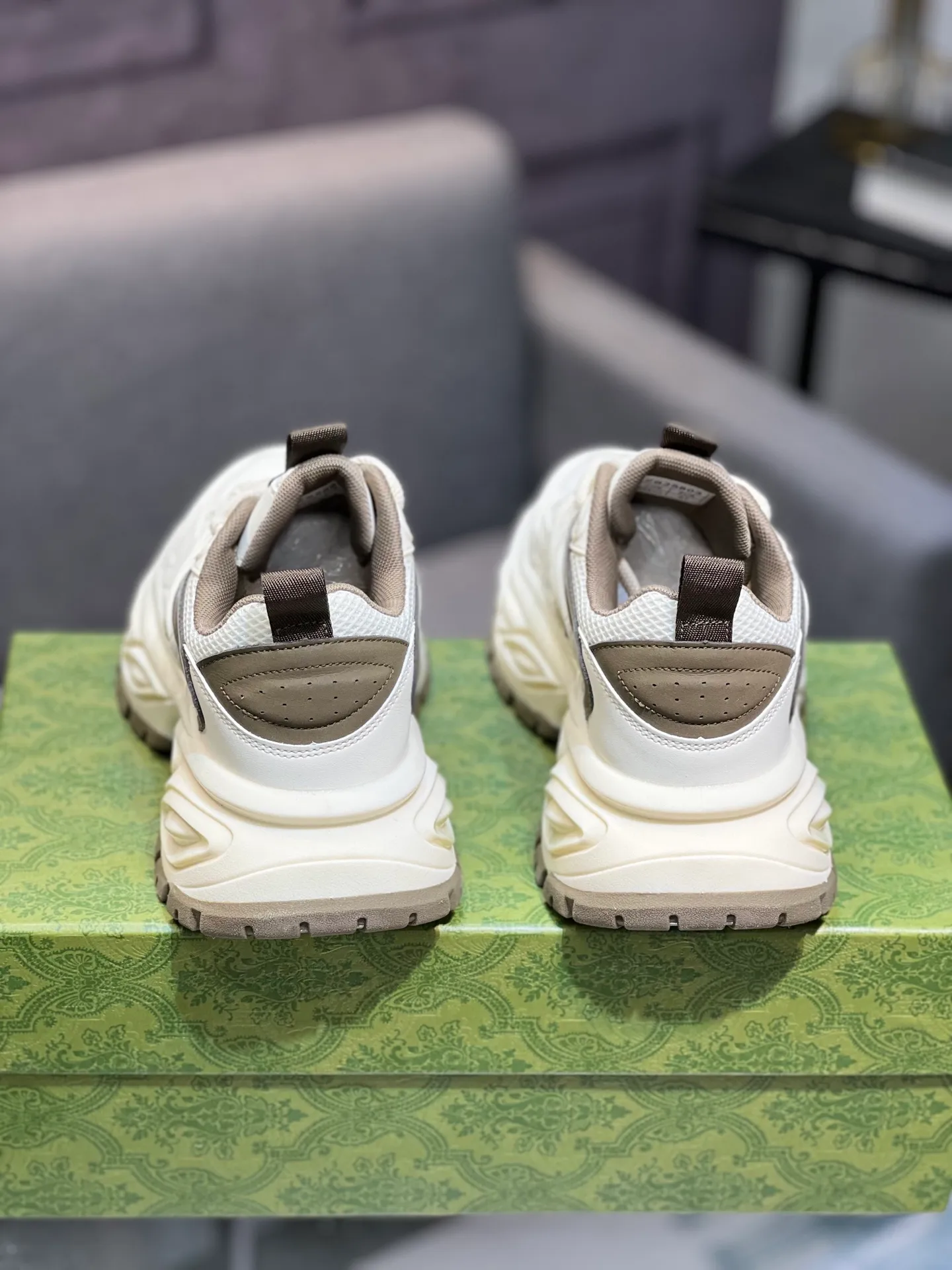 💰¥460 Brand: GUCCI Standard code: 38-44, Material: original material splicing, comfortable and breathable lining, lightweight and wear-resistant sports outsole Style category: men's fashionable casual shoes, running, sports shoes, distinguished luxury brand elements, top luxury